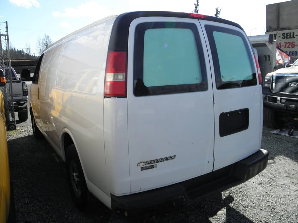 2008 Chevrolet Express Cargo Van - V6, Low Kilometers - photo 3
