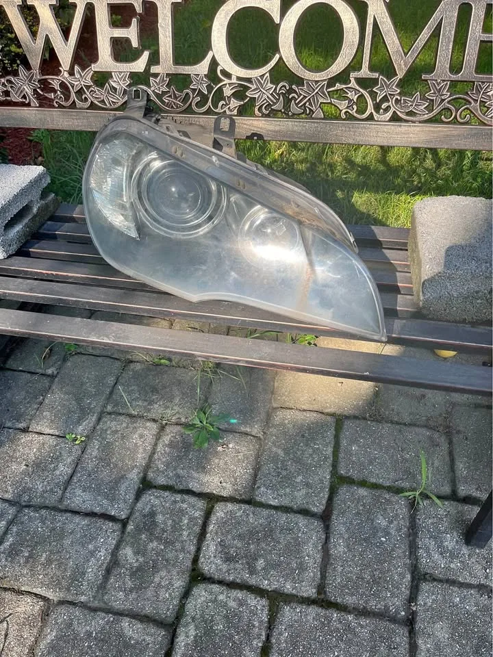 E[hidden information] BMW x5 Passenger Side Headlight thumbnail