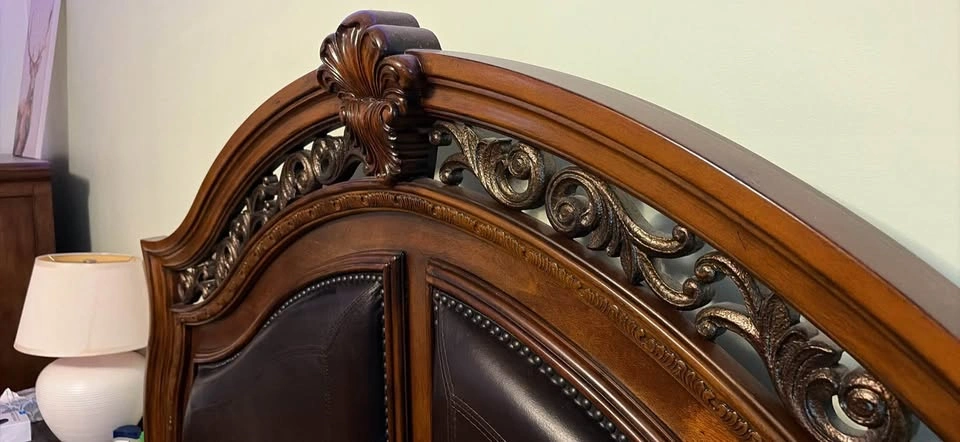 Ornate 5 Piece King Bedroom Set with Dresser and Nightstands - photo 3