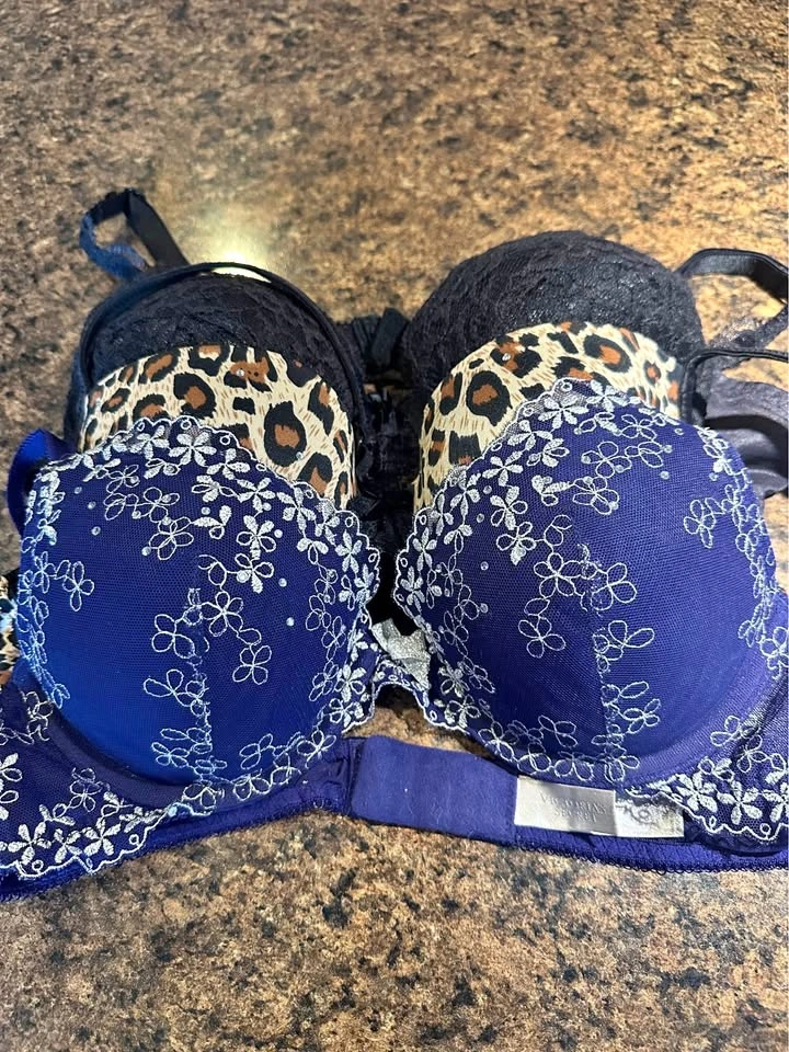 Lot of three bras, 36A