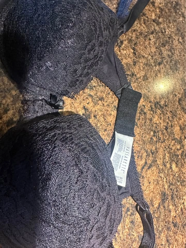 Lot of three bras, 36A - photo 3