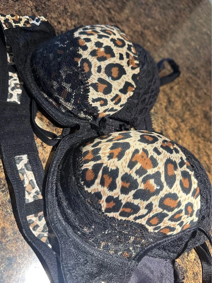 Lot of three bras, 36A - photo 4