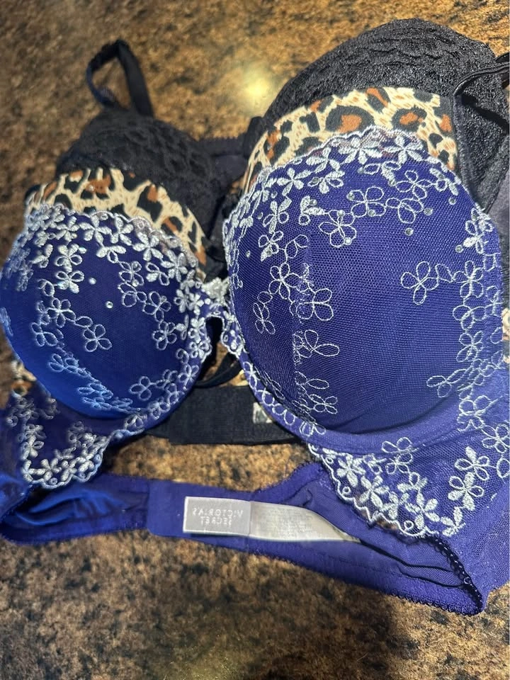 Lot of three bras, 36A - photo 5