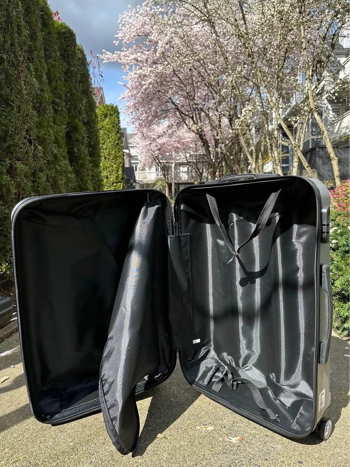 Lightweight Grey Suitcase - photo 3