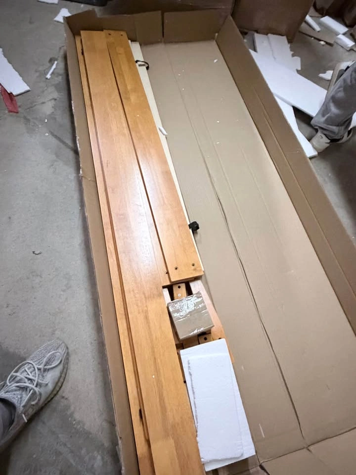 King Wooden Platform Bed - photo 5