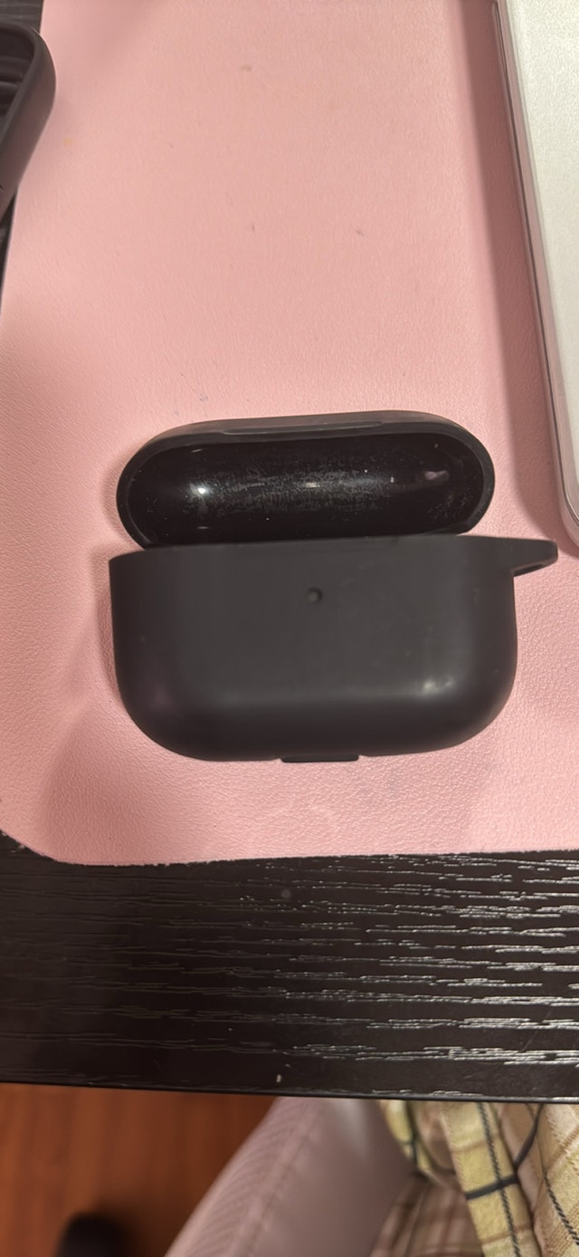 Black Silicone Airpods Pro 2 Case