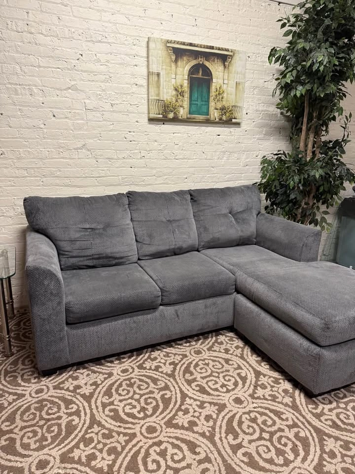 Gray Sectional Couch (Free Delivery) - photo 3