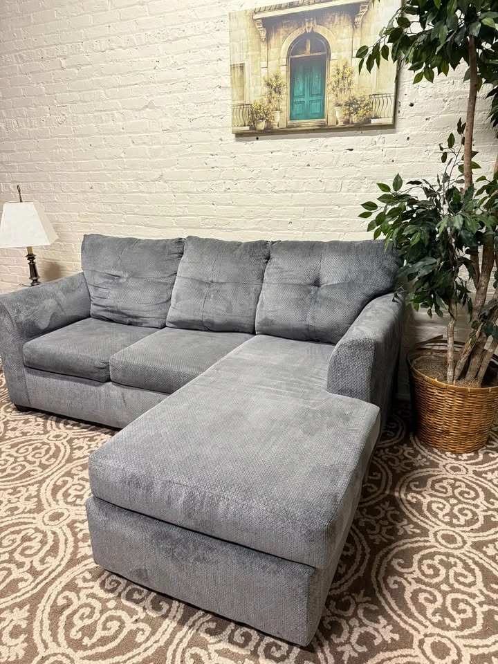 Gray Sectional Couch (Free Delivery) - photo 4