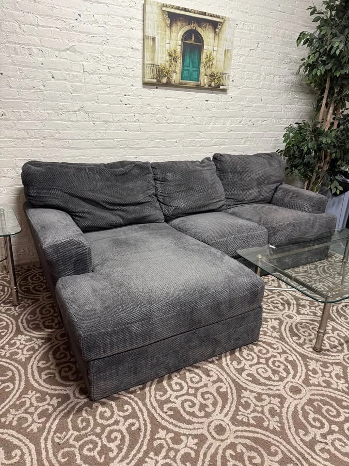 Black Sectional Couch (Free Delivery) - photo 2