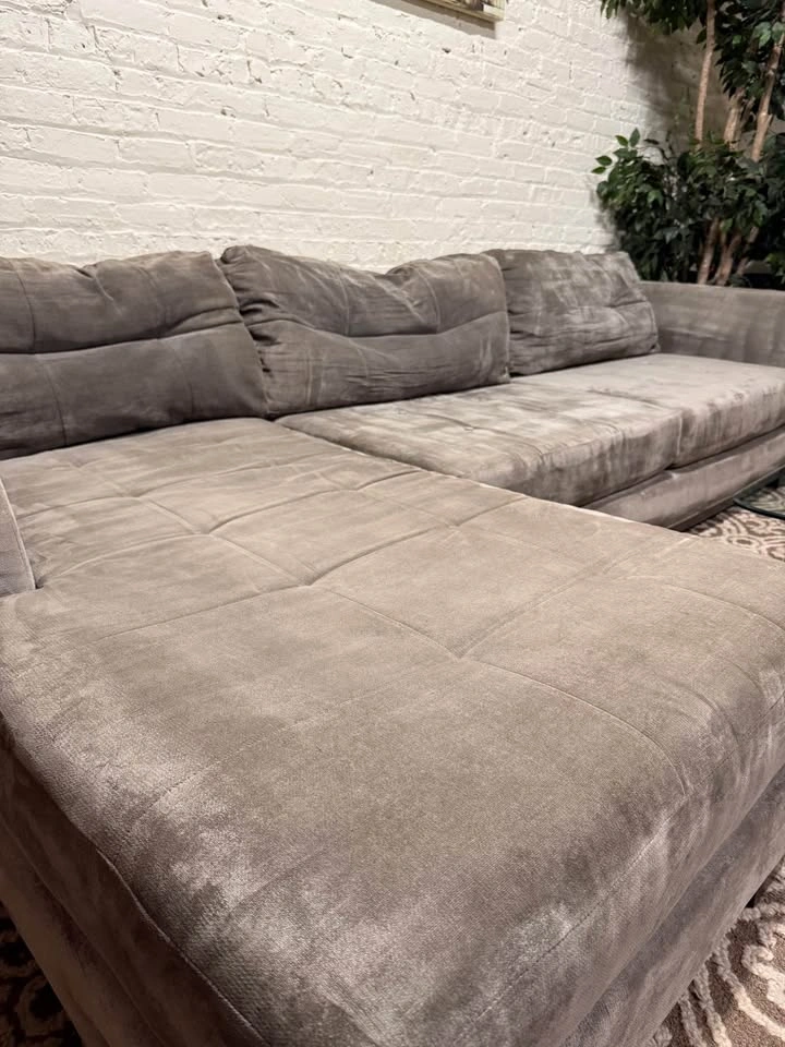 Large Gray Sectional Couch (Free Delivery) - photo 2