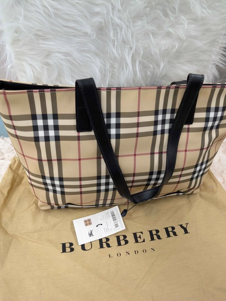 Burberry London Nova Check Tote – Black Leather Trim - photo 3