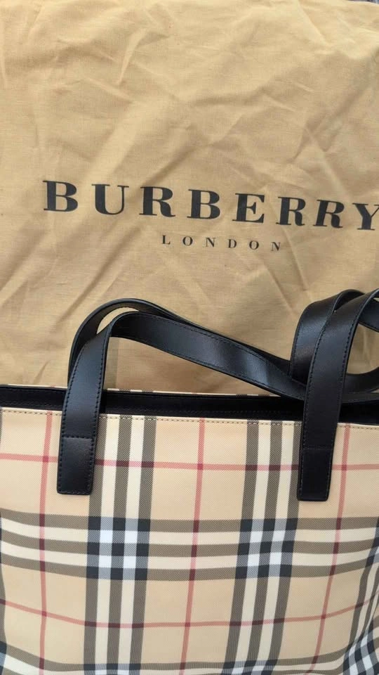 Burberry London Nova Check Tote – Black Leather Trim - photo 5