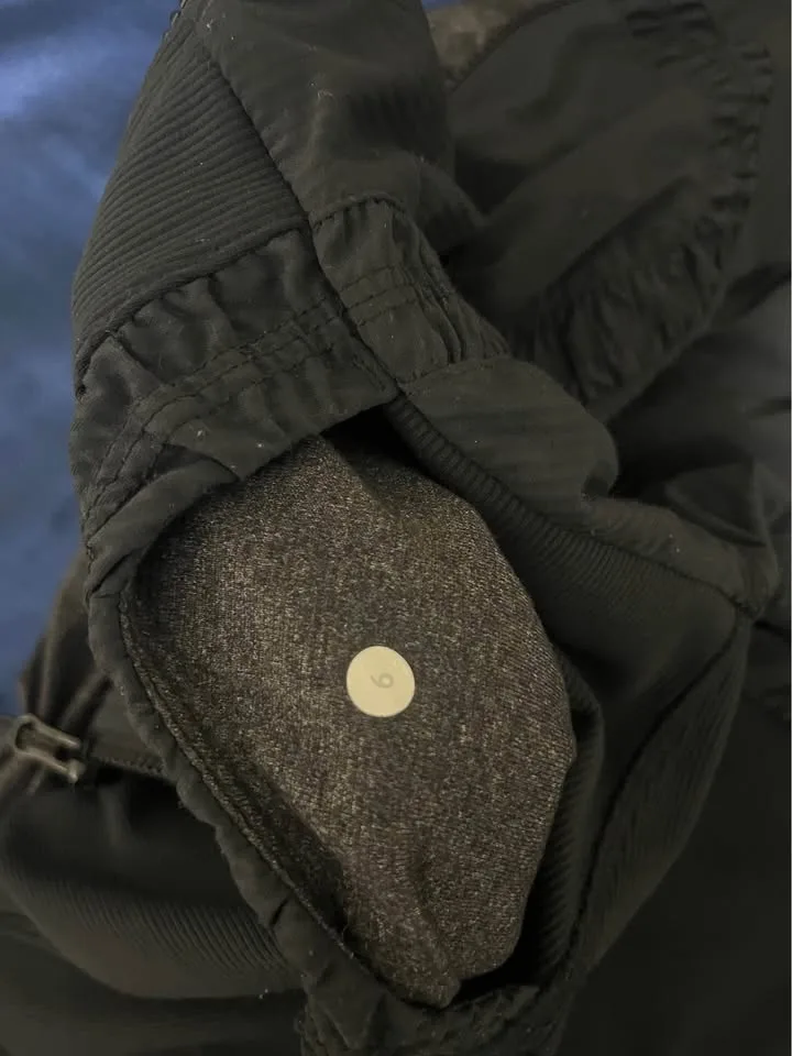 Lululemon Sweater/Jacket image indicator(5)