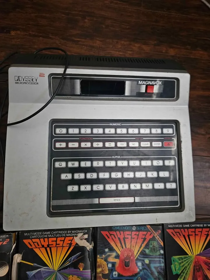 OLD VINTAGE ODYSSEY VIDEO GAME CONSOLE(Missing 1 cord) image indicator(4)