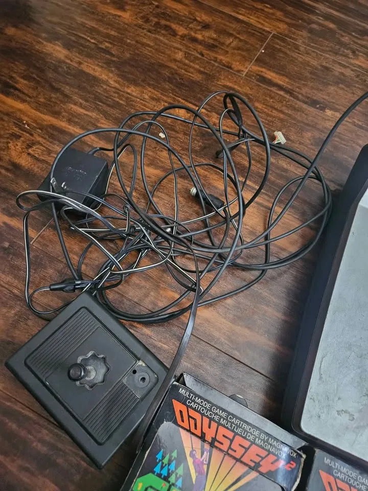 OLD VINTAGE ODYSSEY VIDEO GAME CONSOLE(Missing 1 cord) image indicator(5)