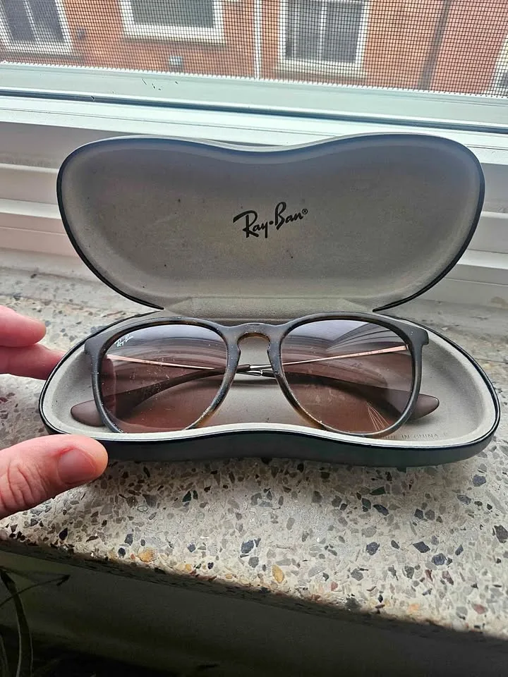 Ray-Ban Erika RB4171 sunglasses thumbnail