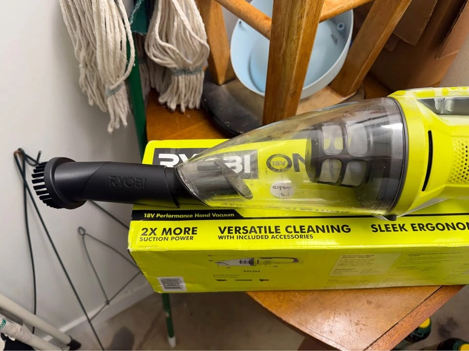 Ryobi ONE+ 18V Cordless Hand Vacuum - photo 4
