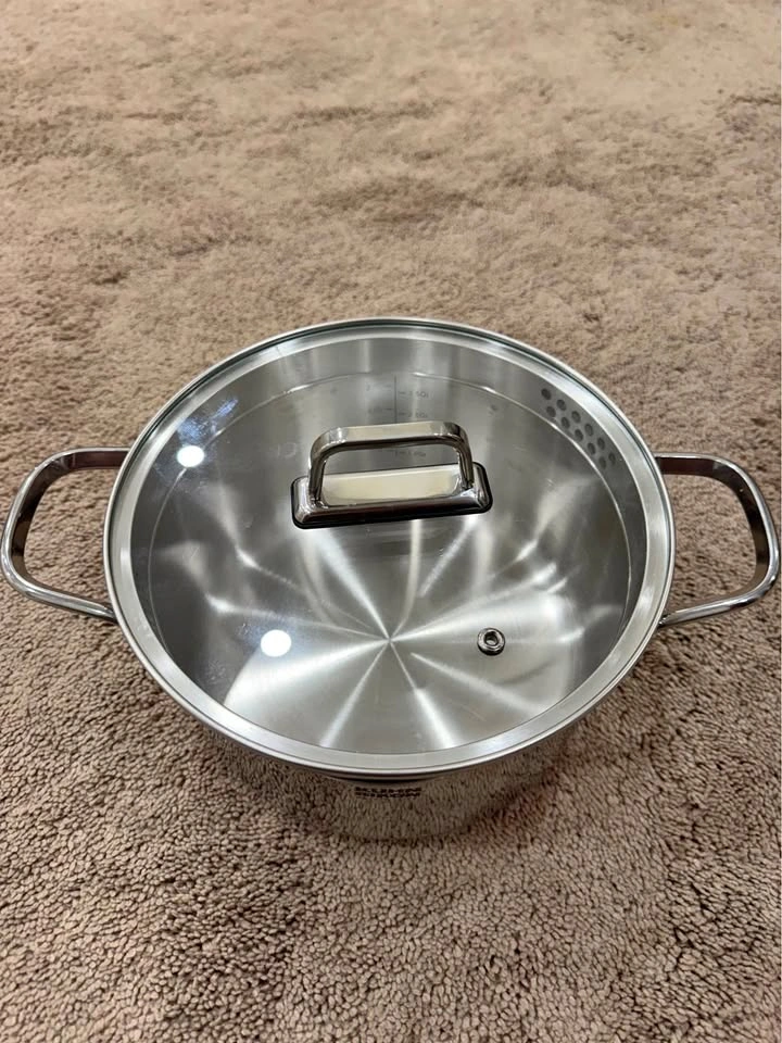 Brand new Kuhn Rikon Stainless Steel stockPot w/ Glass Lid 3QT