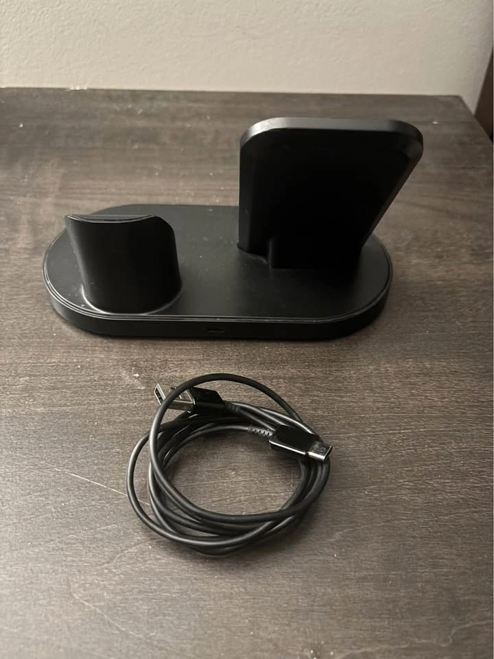 3-in-1 Apple Wireless Charging Station - photo 3