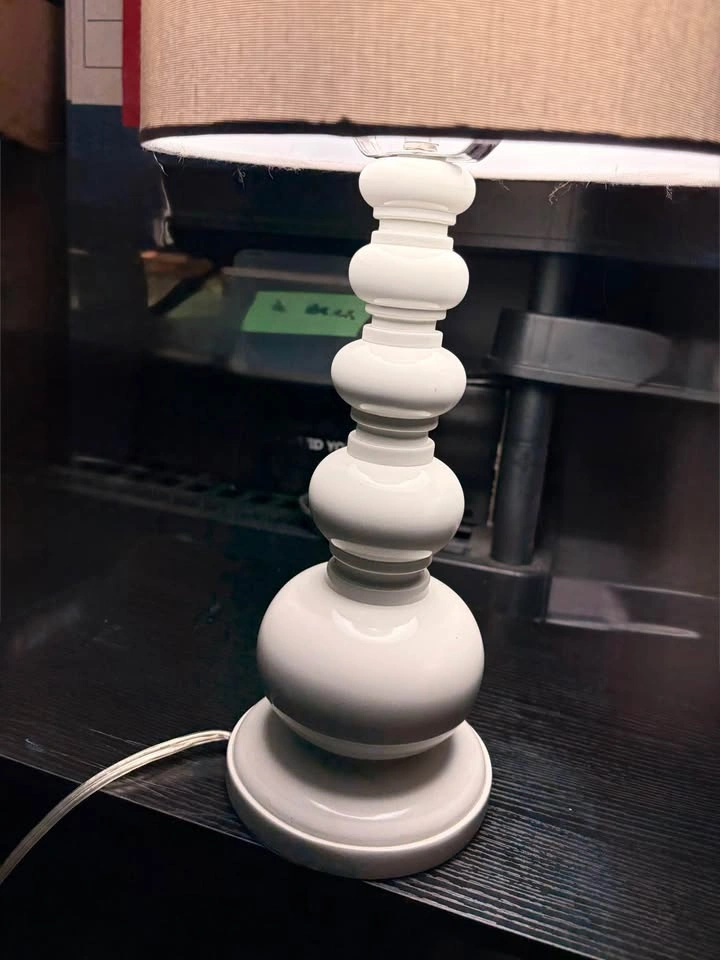 Heavy white lamp with greyish shade - photo 2