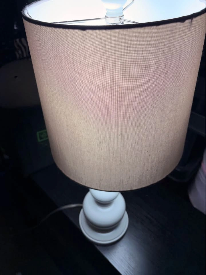 Heavy white lamp with greyish shade - photo 3