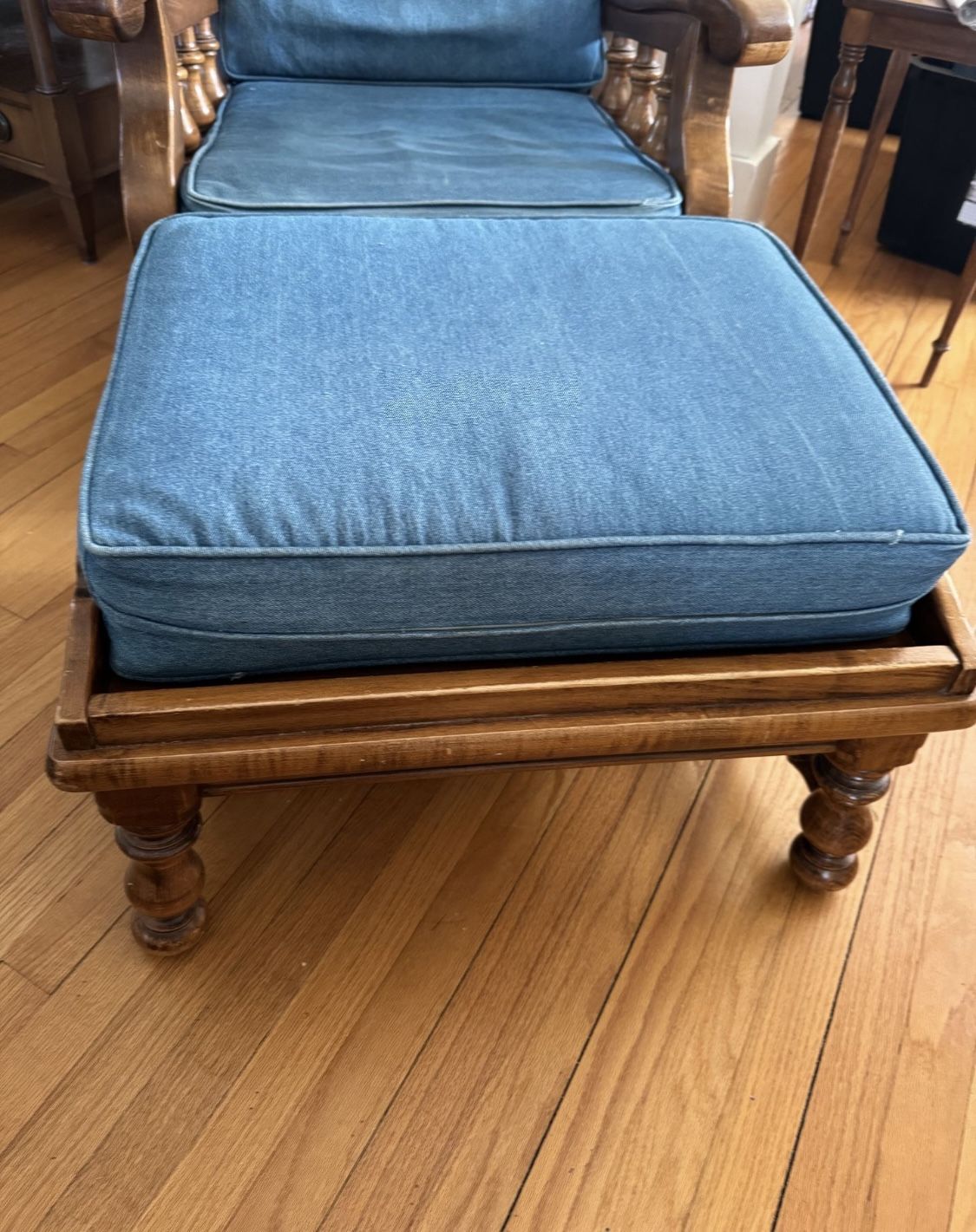 armchair with footstool - photo 2