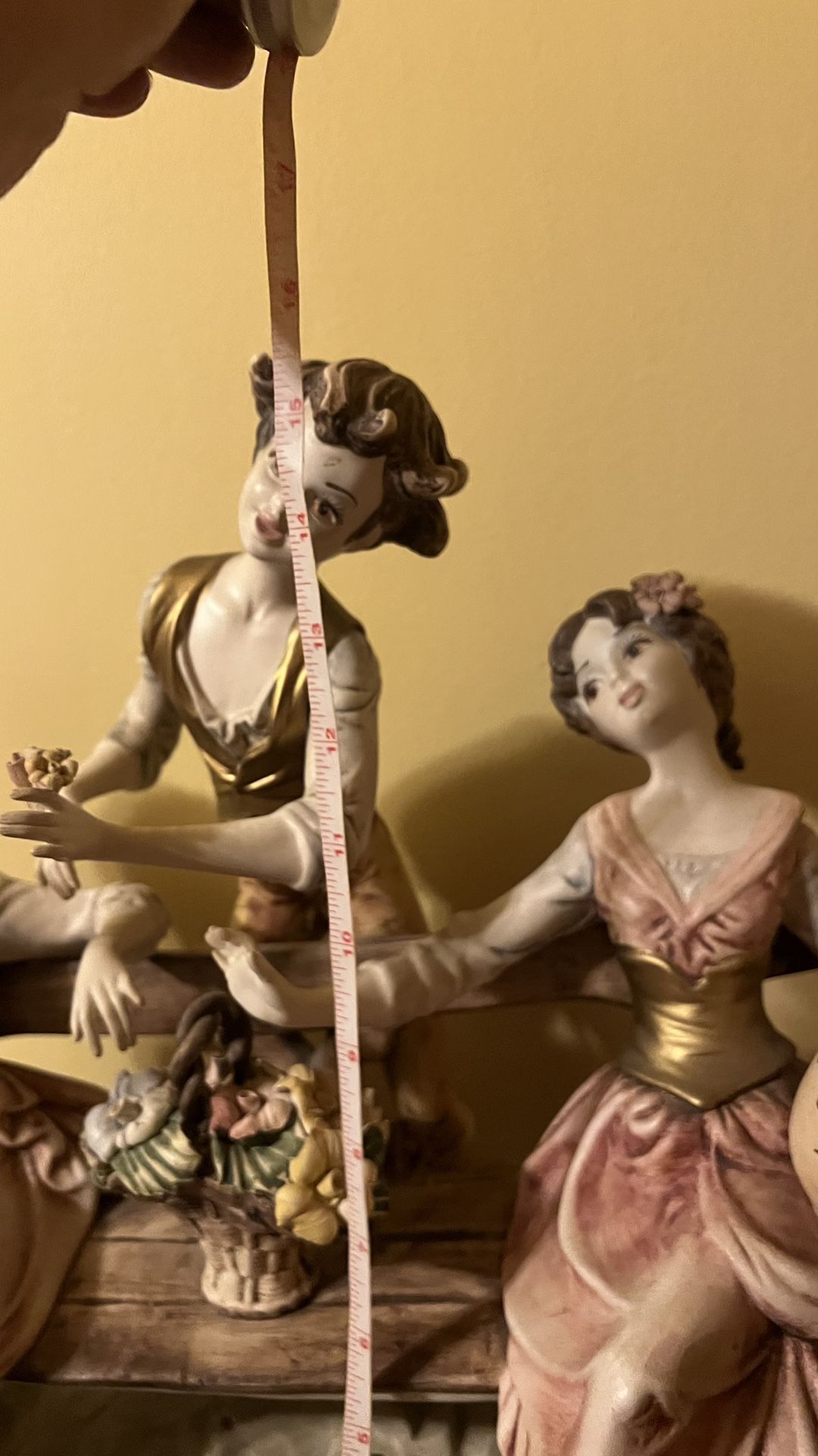 Beautiful Ceramic Figurine Made in Italy, 16" x 16" - photo 5