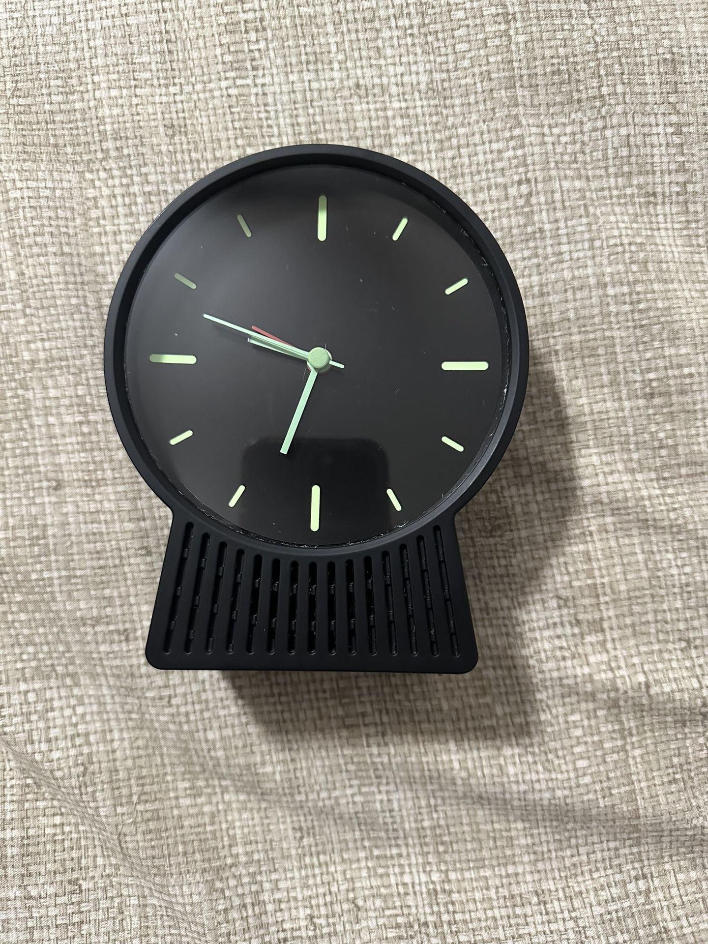 Battery-operated luminous clock - photo 3