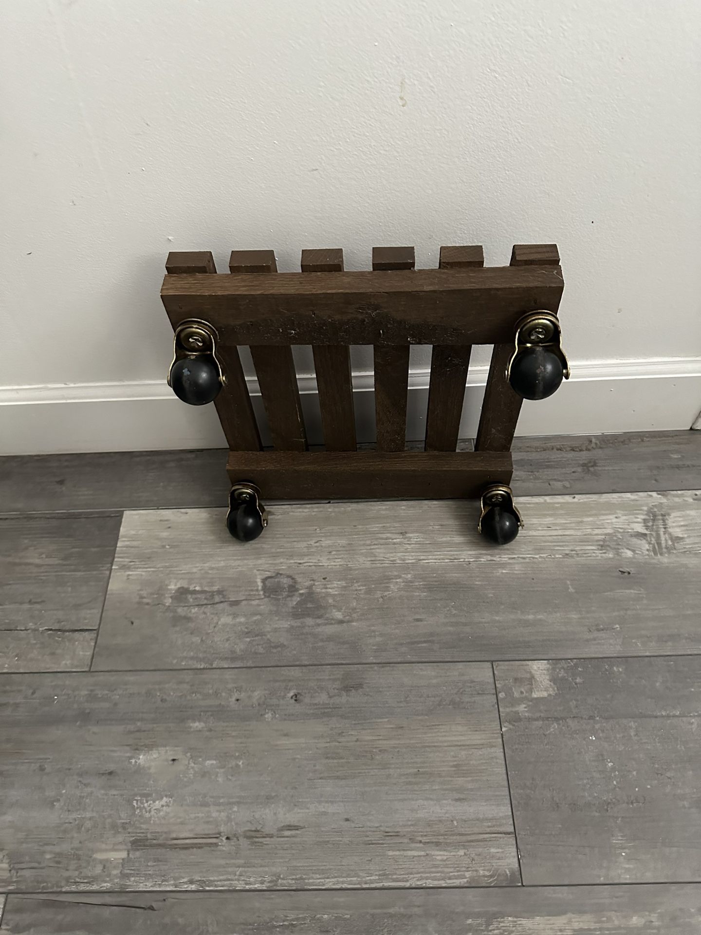Wooden base with wheels - photo 4