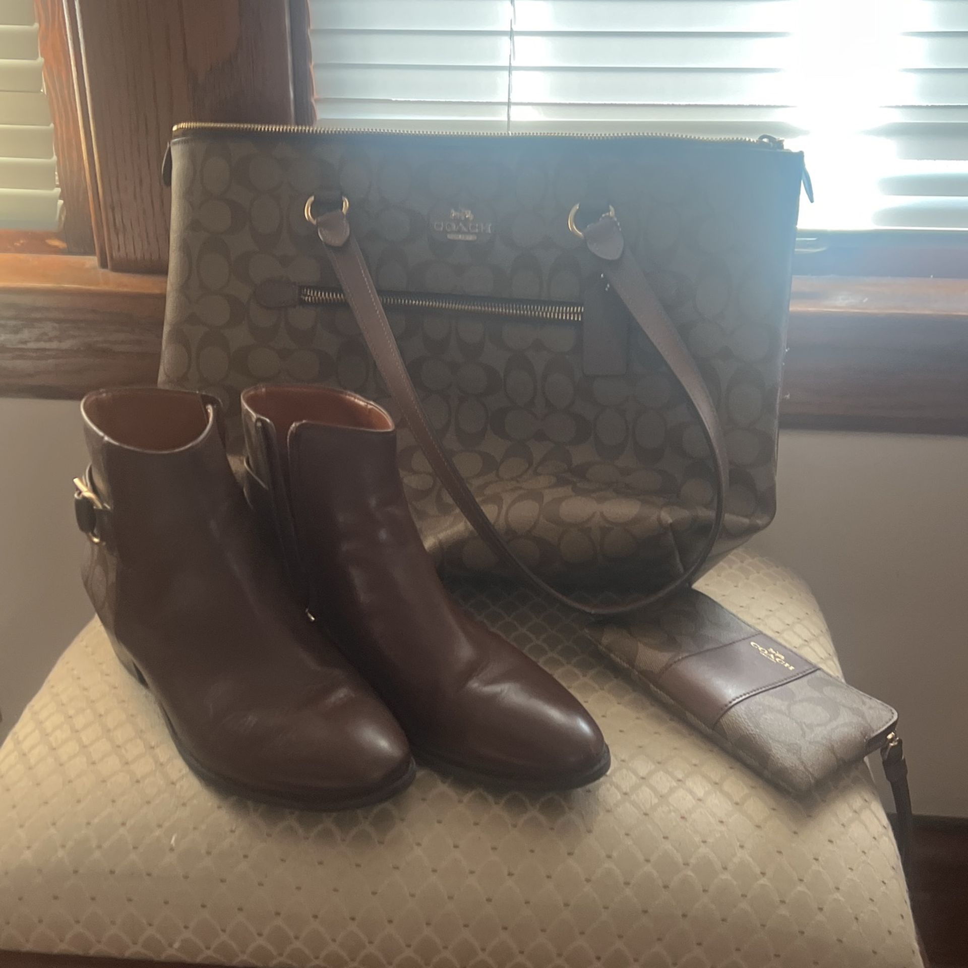 Coach Bag, Wallet, and Boots - $100 - photo 5