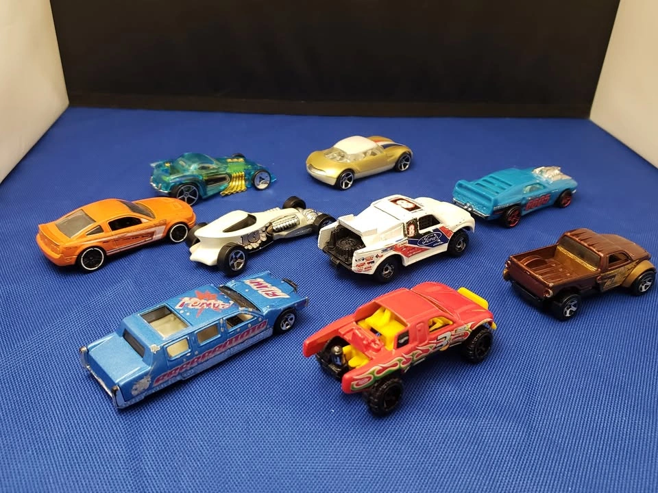 90s - Early 2000s Hot Wheels Lot - photo 2