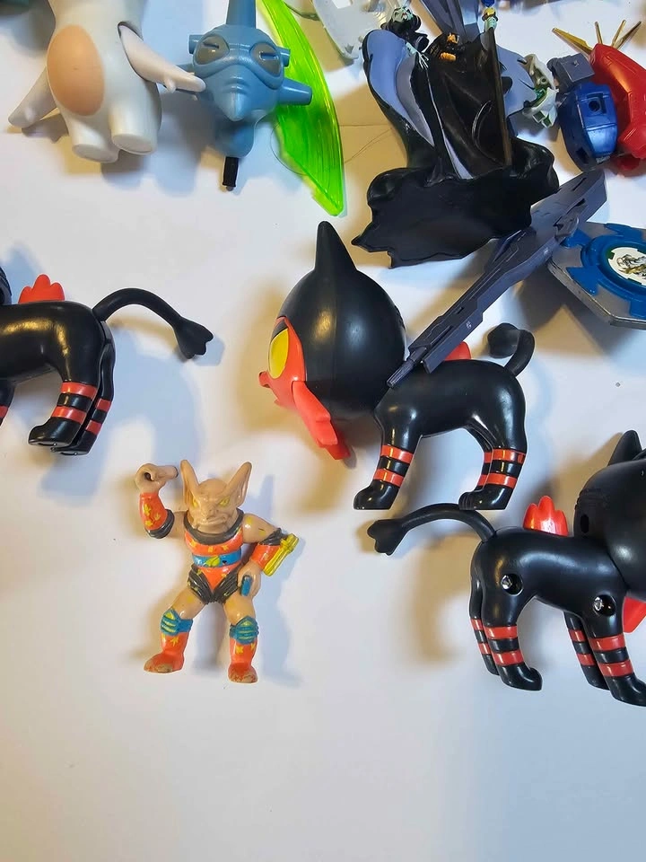 Misc small toy lot. - photo 3