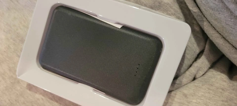 Brand New Bluehive 8000mAh Power Bank - photo 3