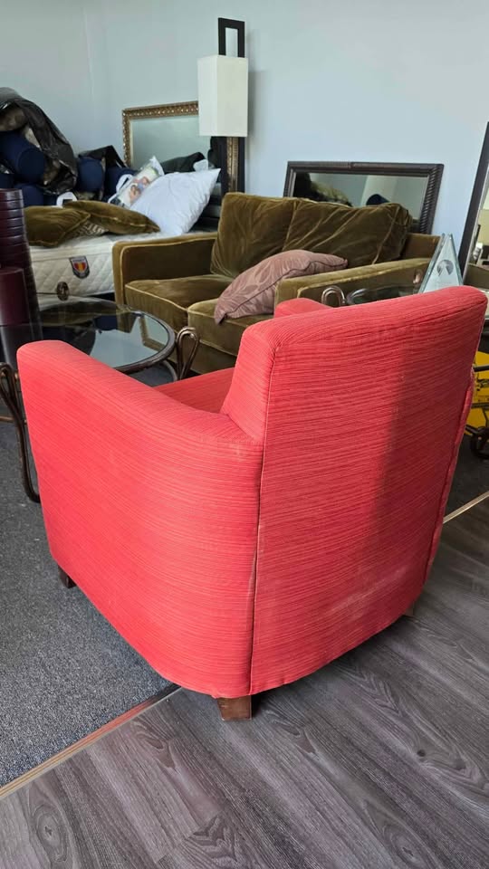 Cozy Red Fabric Chair - photo 2