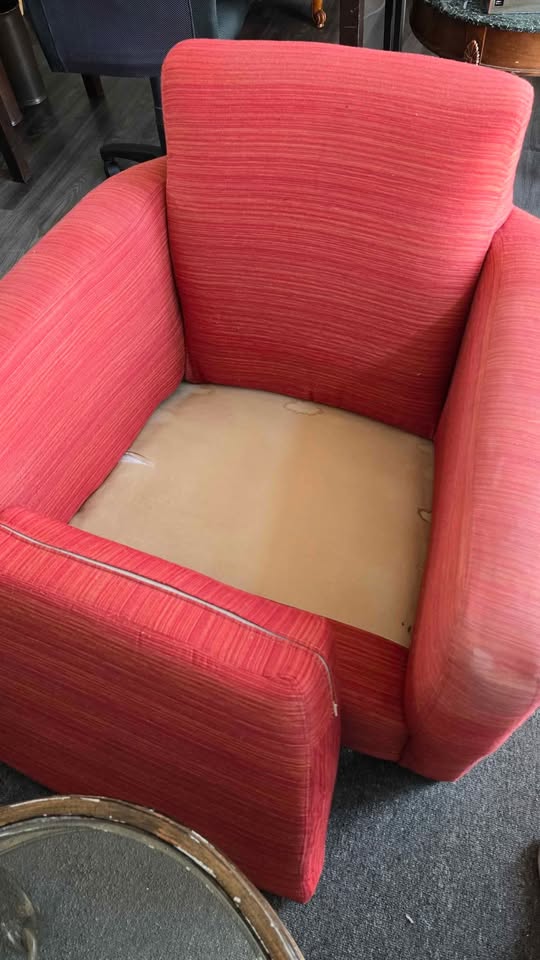 Cozy Red Fabric Chair - photo 3