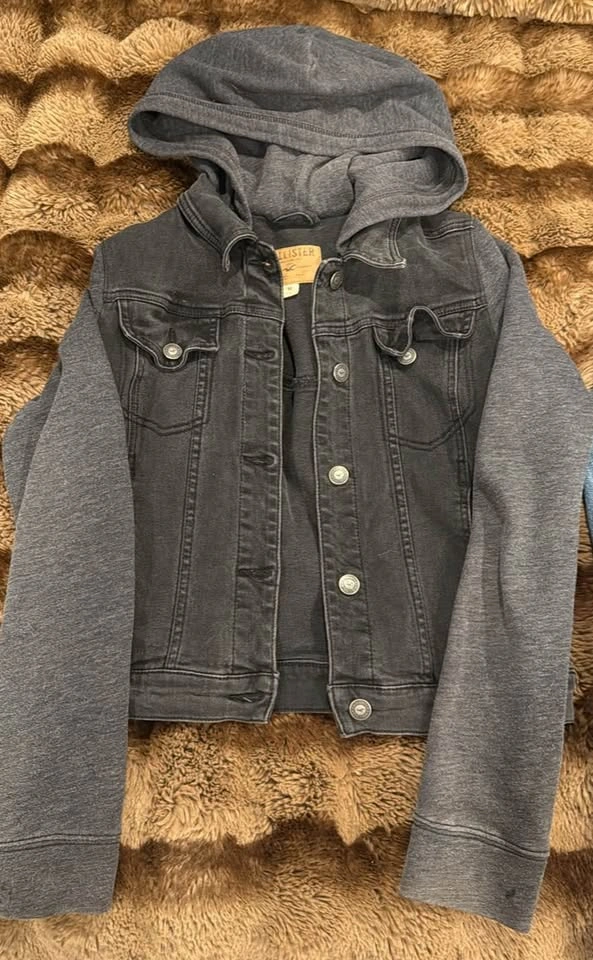 Hollister & Garage Denim Jackets – Stylish & Affordable - photo 2