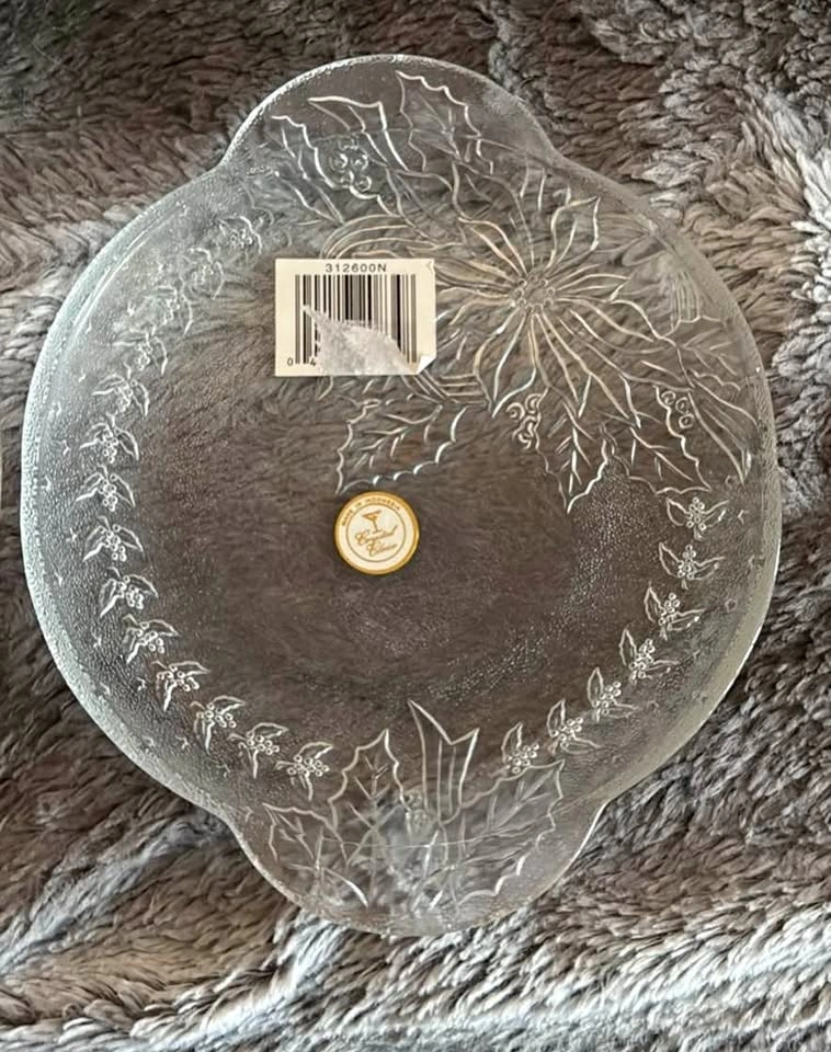 Elegant Crystal Clear Poinsettia Holly Glass Plates Set of 2