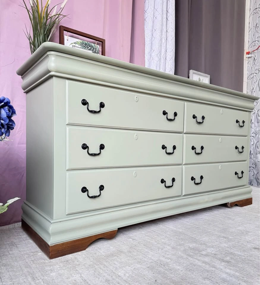 Bedroom dresser for sale in excellent condition- refinished - photo 2