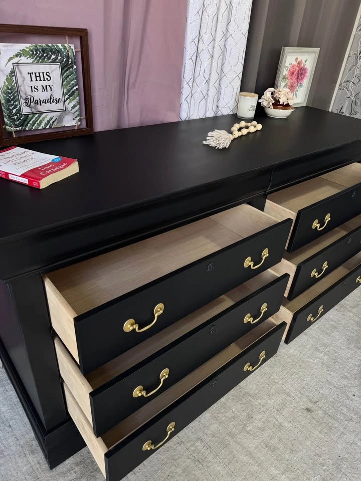 Dresser for sale in excellent condition - refinished - photo 3