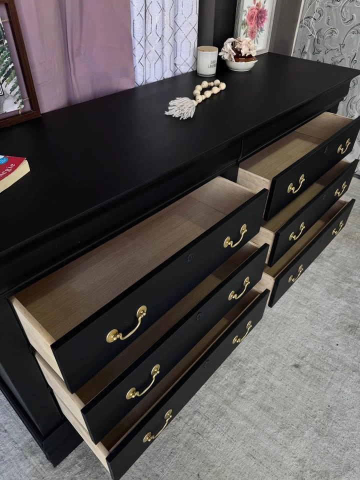 Dresser for sale in excellent condition - refinished - photo 4