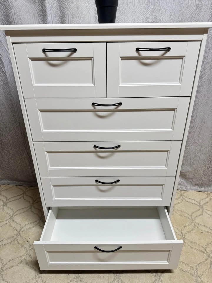 Dresser and 2 Nightstands - Excellent Condition - photo 5