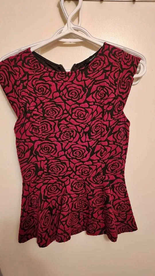 Red roses peplum top (M) thumbnail