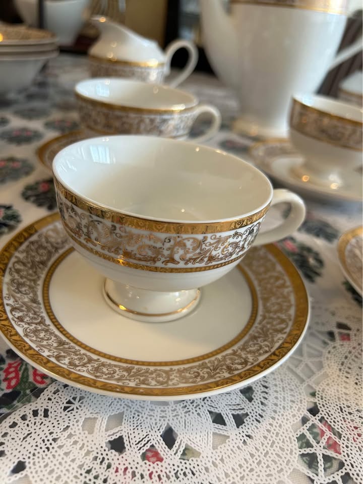 Tea Set 6 Cups and Saucers, 1 Teapot, 1 Milk Pot, 1 Sugar Pot - photo 2