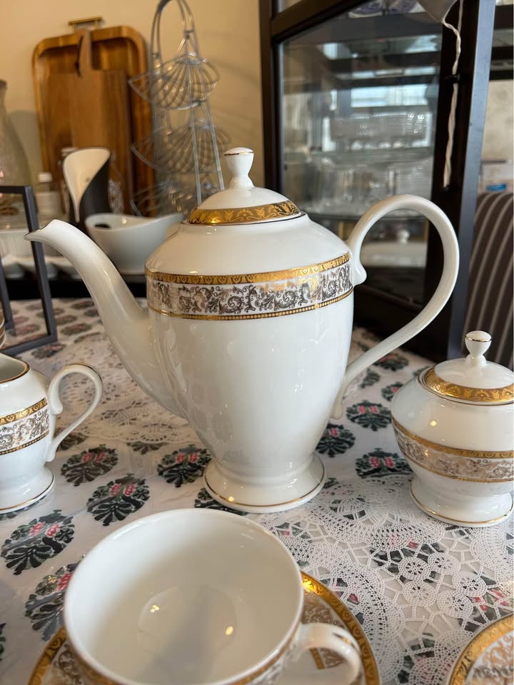 Tea Set 6 Cups and Saucers, 1 Teapot, 1 Milk Pot, 1 Sugar Pot - photo 3