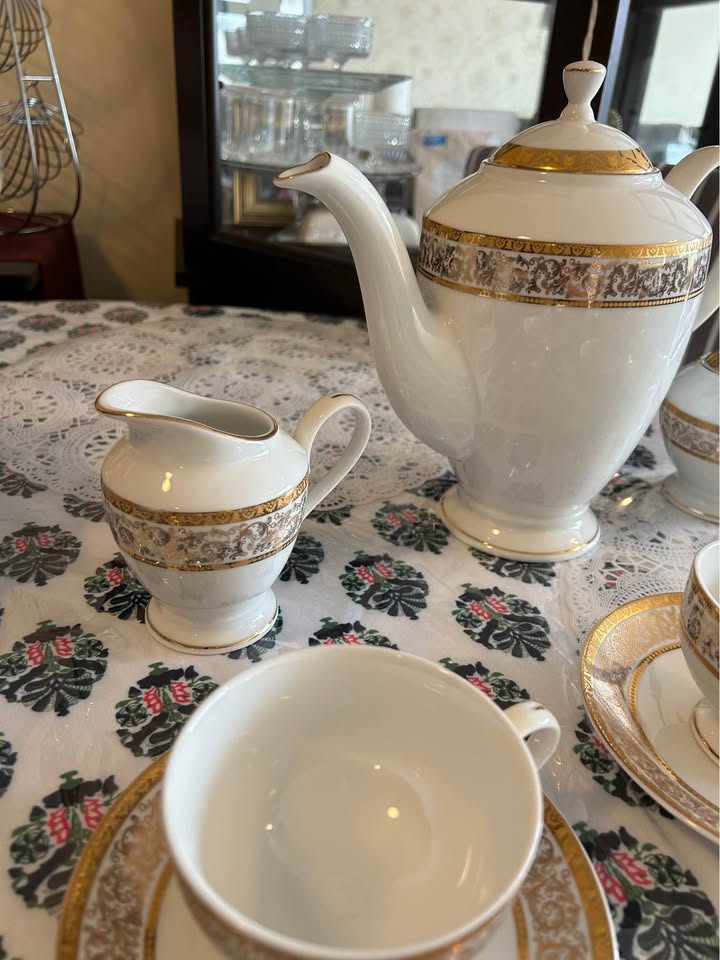 Tea Set 6 Cups and Saucers, 1 Teapot, 1 Milk Pot, 1 Sugar Pot - photo 4