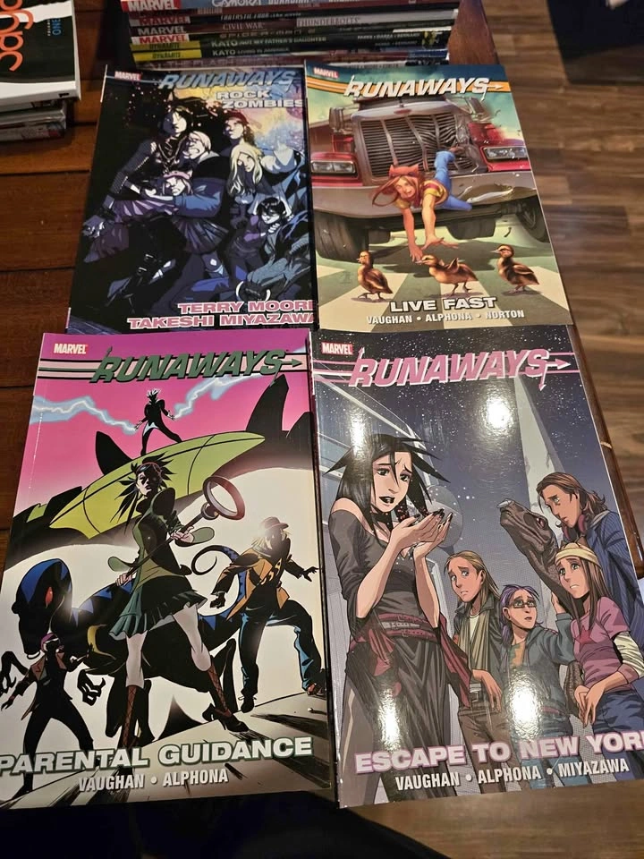 The Runaways Graphic Novel Comic 1-4