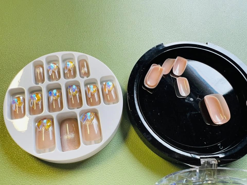 Nude Glitter Press On Nails w/ Iridescent Gems - photo 3