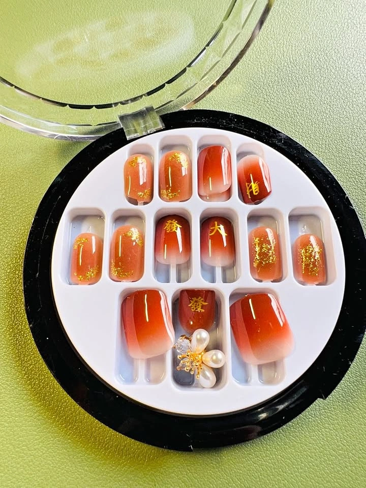 Ombre Gold Glitter Press-on Nails w/ Chinese Characters & Pearl