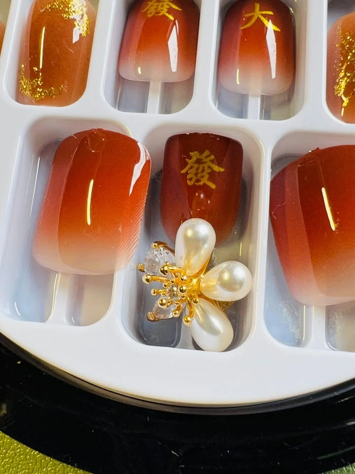 Ombre Gold Glitter Press-on Nails w/ Chinese Characters & Pearl - photo 2