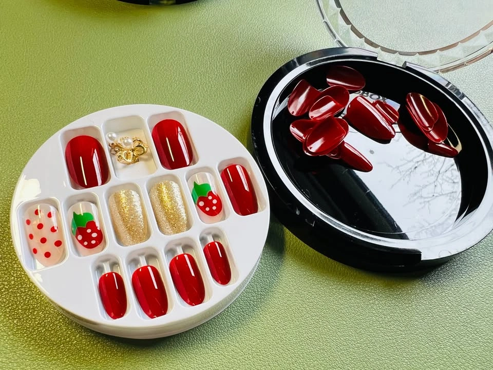 Red Strawberry Glitter Press-On Nails & Ring Set - photo 2